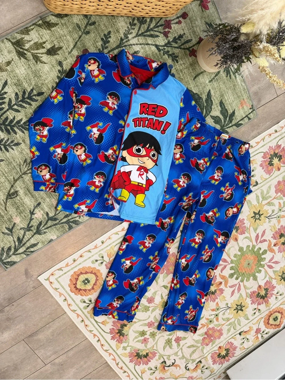 Ryan’s World Boys Two Piece Pajamas Set Size Large Long Sleeve Button Up & Pants